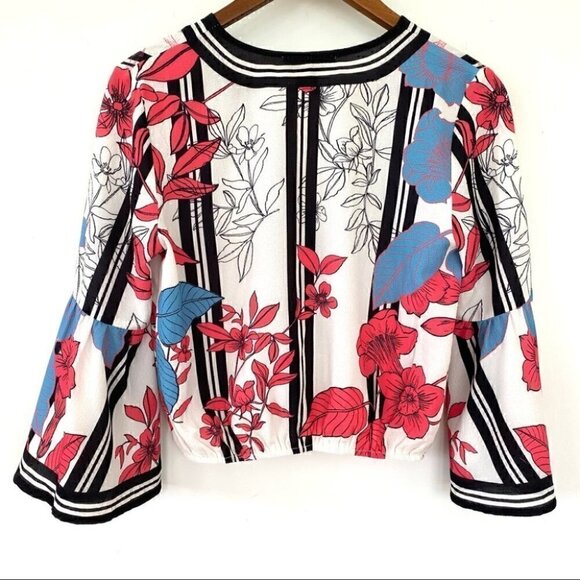 Flying Tomato surplice cropped top, with 3/4 length bell sleeves - Picture 7 of 9